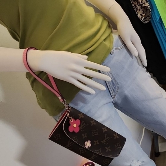 Louis Vuitton Limited Edition Monogram Blooming wallet - Picture 13 of 13